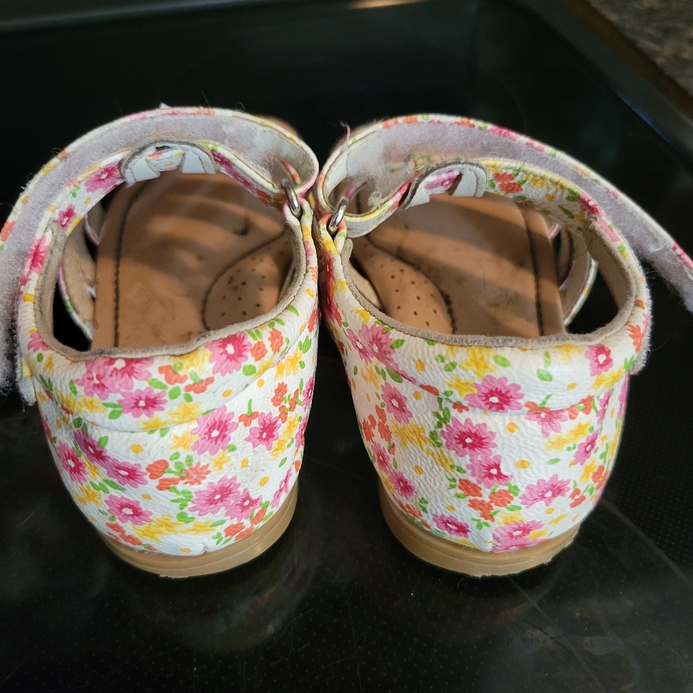 Sandals - Picture 3 of 4